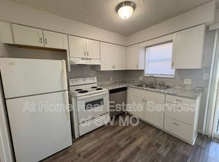 3353 E Linwood Dr, Springfield, MO 65804