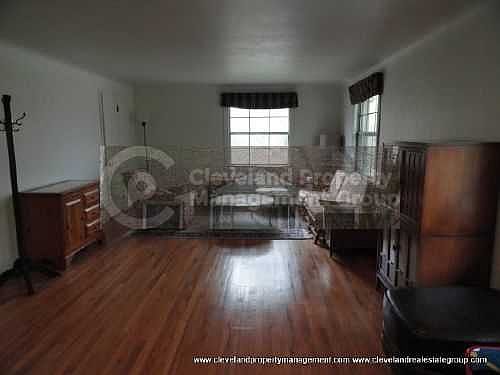 2nd image of 18901 Chagrin Blvd
