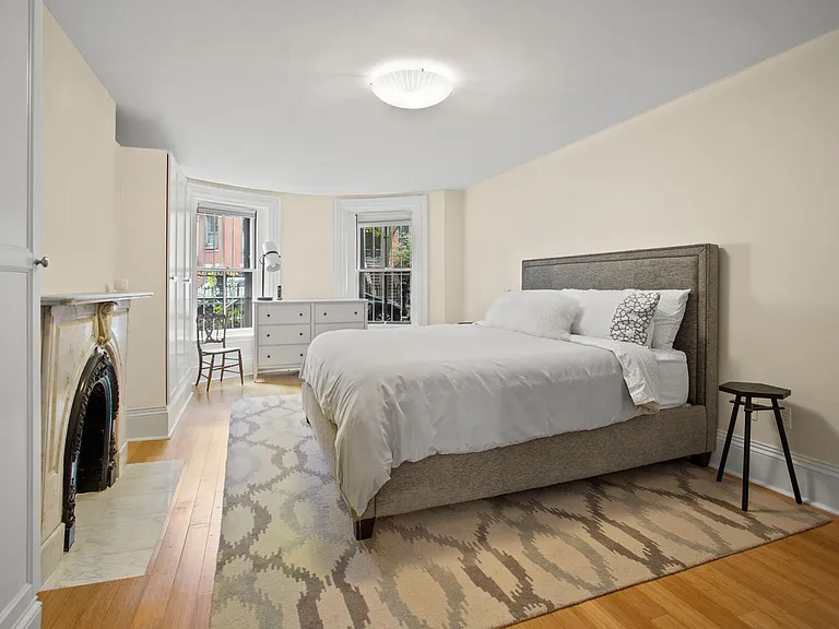 32 Concord Sq #1 — Photo 18