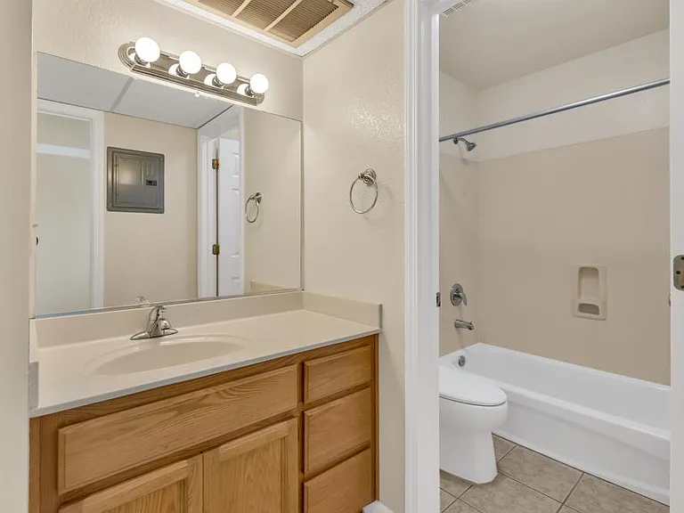 2015 P St #8 — Photo 14