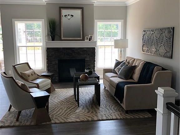 4th image of 42 Eagleview Dr