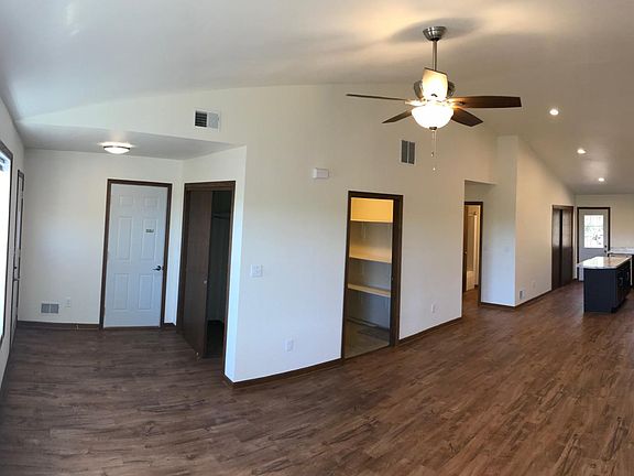 2nd image of 404 Carriage Hill Dr