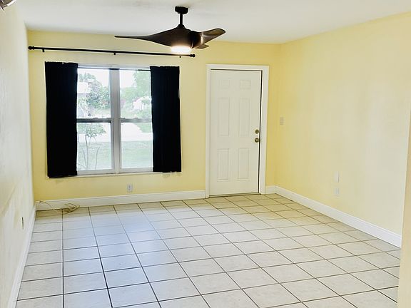 3rd image of 1120 Vineyard St #1