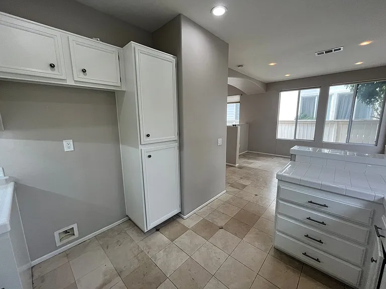 1085 Cottage Way — Photo 8