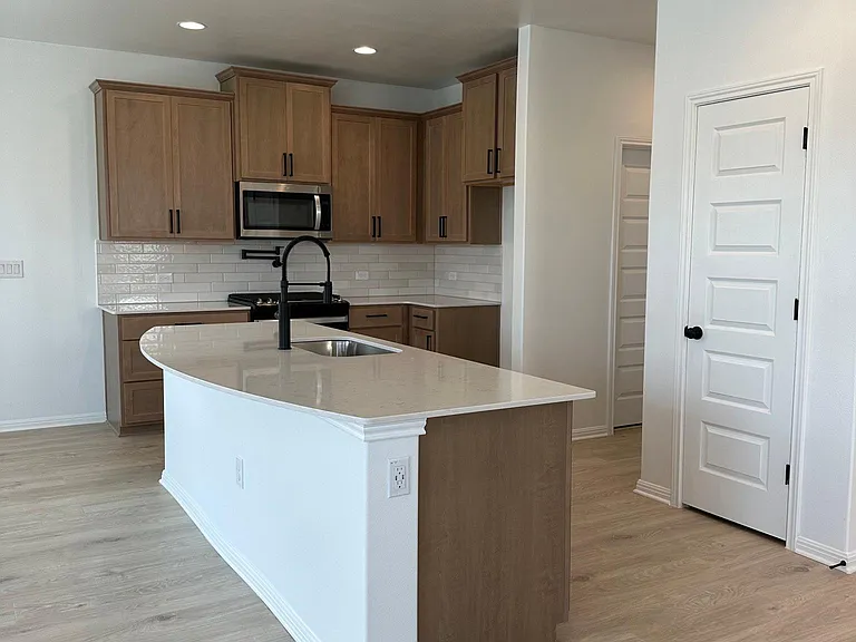 1021 Legend Milton Ln — Photo 8