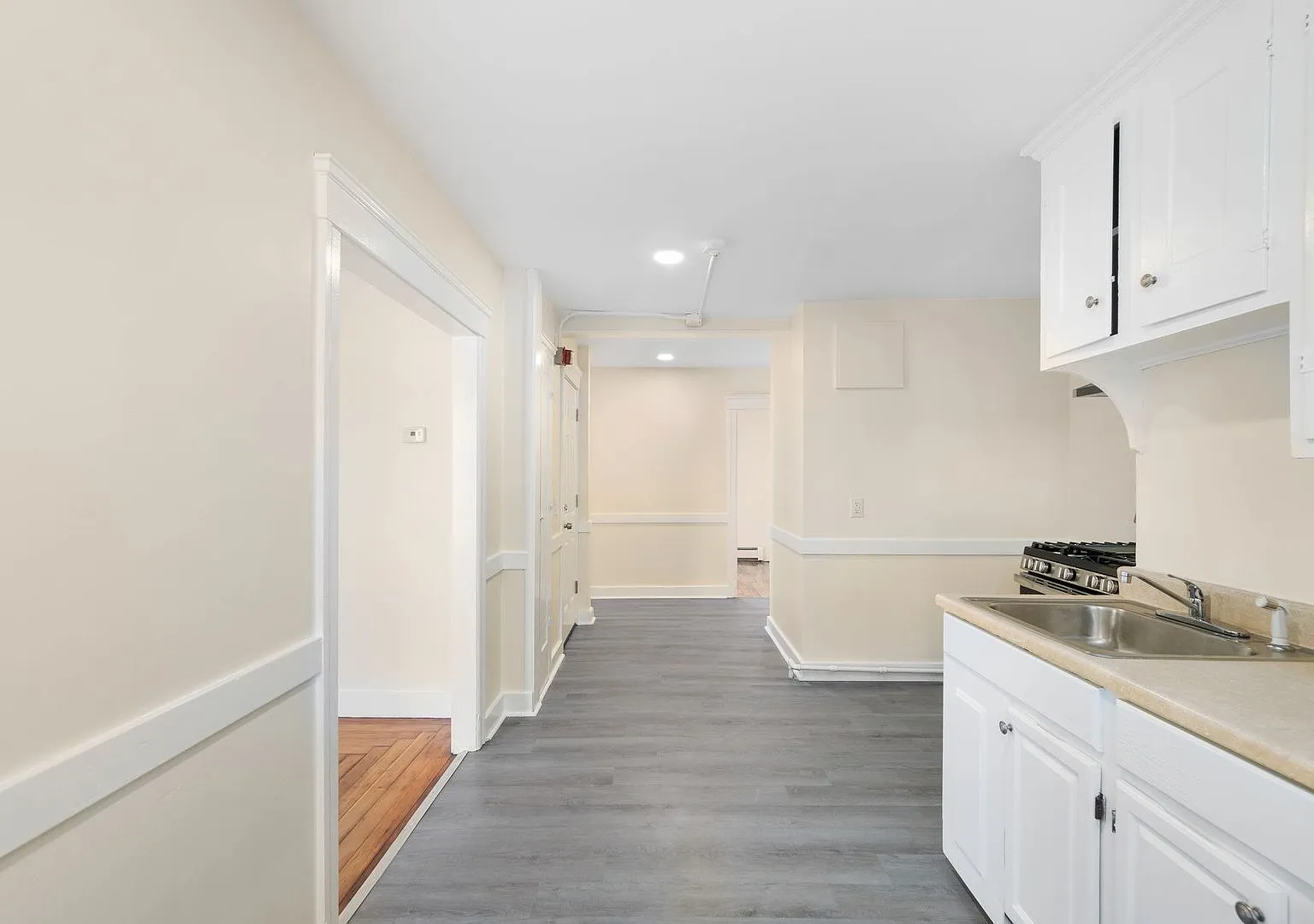 1011 Dexter Street — Photo 3