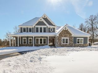 125 Harvard Ave, Barrington, IL 60010