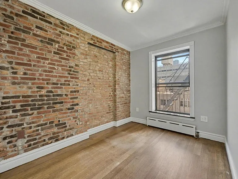 424 W 51st St #2 — Photo 4