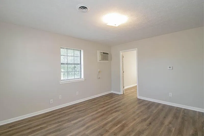 Building Photo - 404-18 Thompsonville Ln