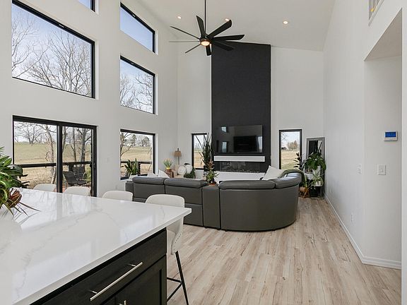 3rd image of 893 Jenkins Road