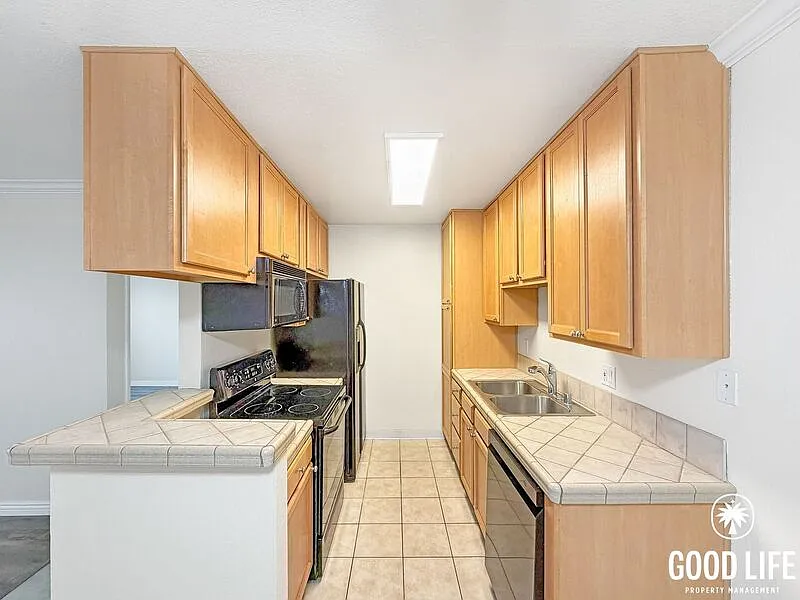 2 bed, 2.0 bath, 821 sqft, $2,700 — Photo 4