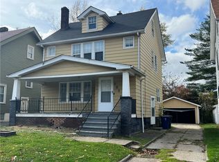 880 Selwyn Rd, Cleveland Heights, OH 44112