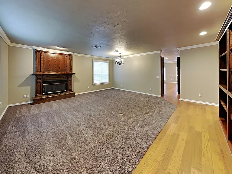 605 Knights Bridge Rd — Photo 4