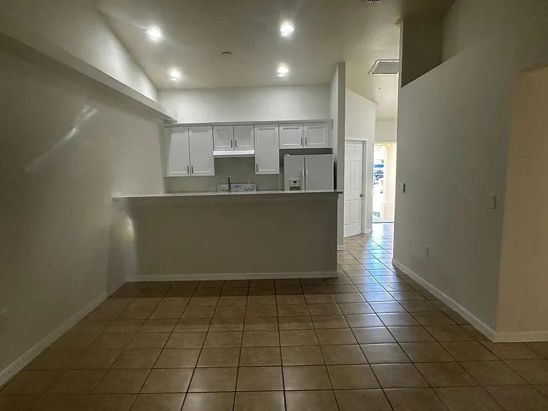 401 NE 25th Ave — Photo 11