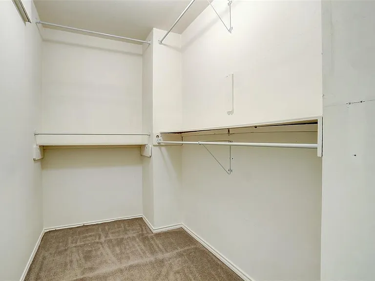 934 E Heights Hollow Ln — Photo 14