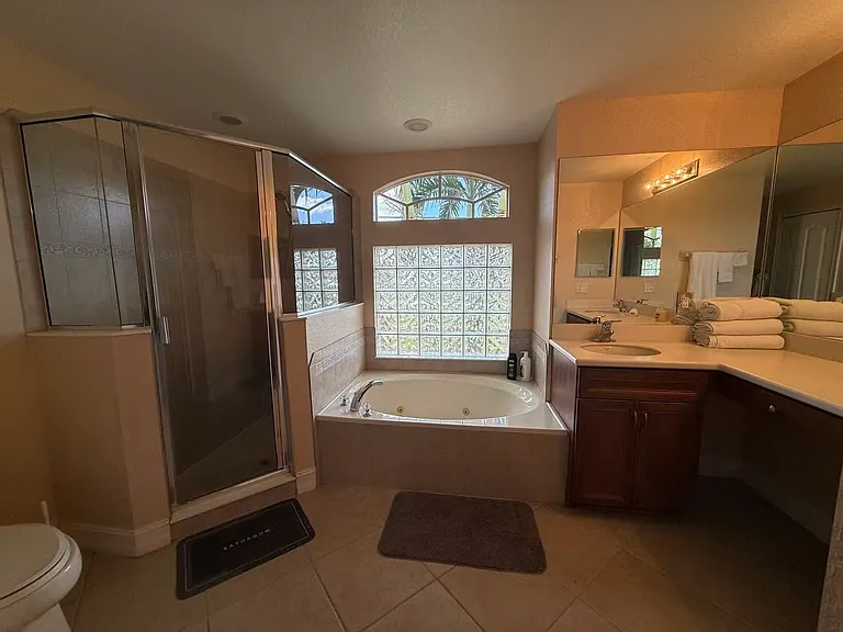 409 SW 8th St — Photo 12