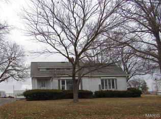 1113 E Market St, Red Bud, IL 62278