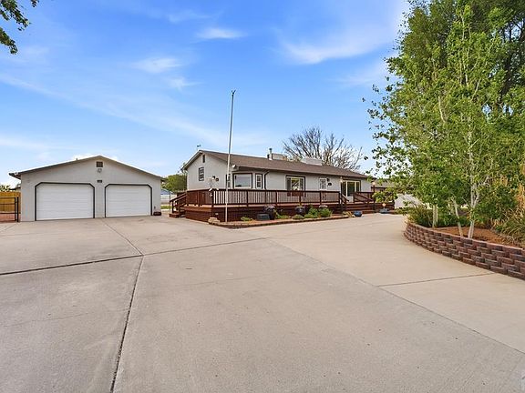 3rd image of 1069 Meadow Ln