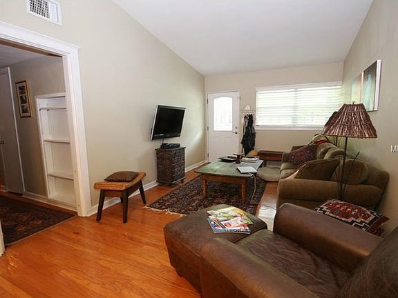 4th image of 1411 Yates St