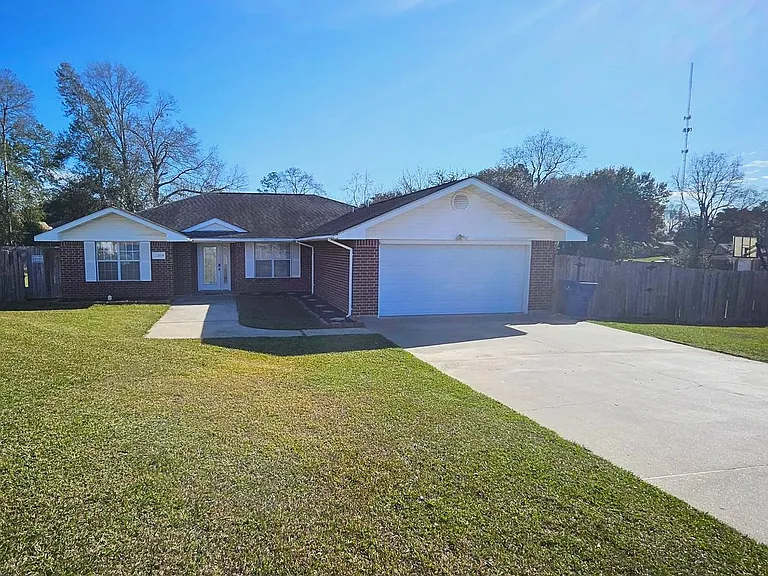 2018 Hickory Dr — Photo 1