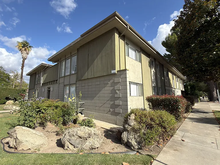 304 E Almond Ave — Photo 23