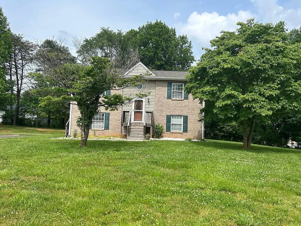 4 bed, 1728 sqft, $2,170 — Photo 3