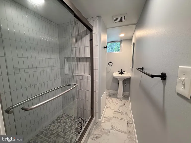 98 S Iris St — Photo 14