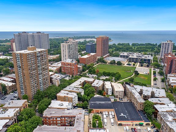 5th image of 841 W Belle Plaine Ave #3