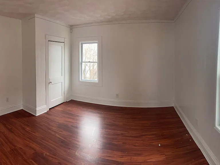 Master bedroom 3/3 Bedroom