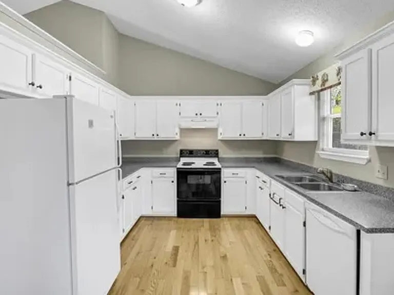 910 Sweet Thorne Rd — Photo 6