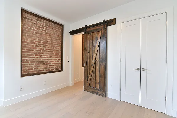 Rented by VRE | media 21