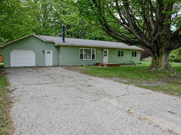 603 River St, Luther, MI 49656