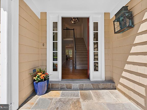 4th image of 1273 Lamplighter Way