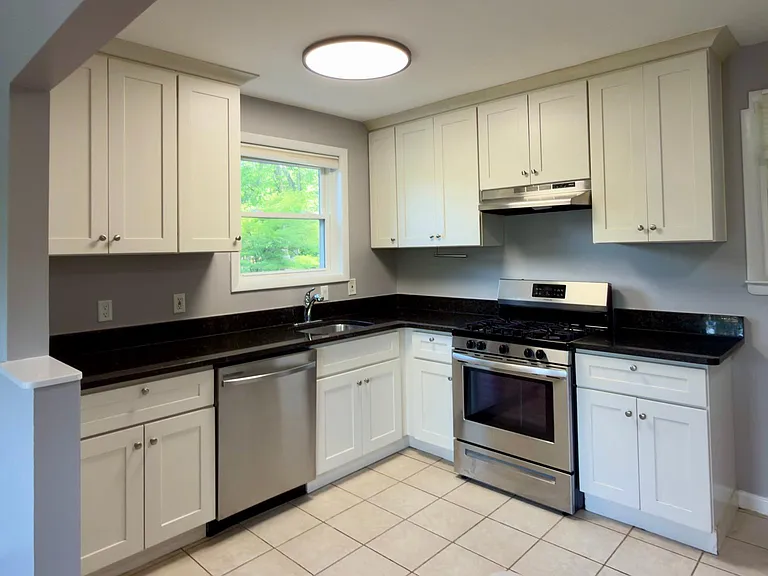 556 Orchard St NW — Photo 7