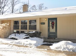 924 N Milwaukee Ave APT E, Libertyville, IL 60048