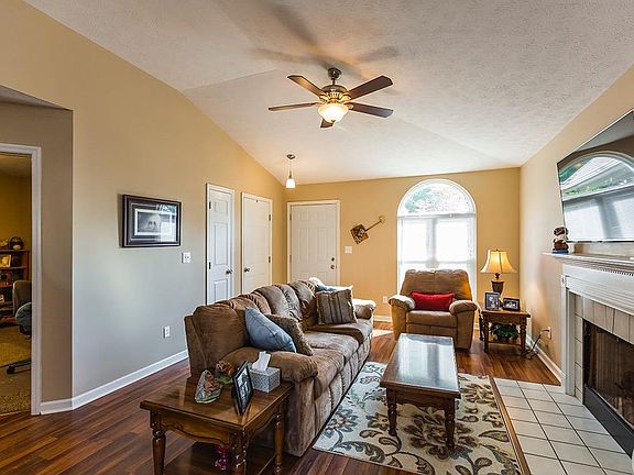 4th image of 1112 Jonestown Ln