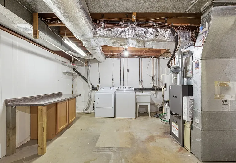 752 Ticonderoga Ave — Photo 8