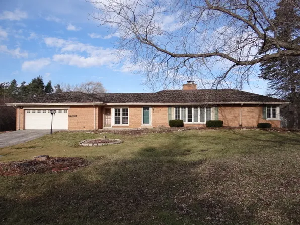 28W130 Garys Mill Rd, Winfield, IL 60190