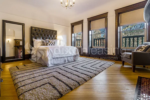 Rented by Dixon Advisory USA Inc. | media 11