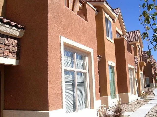 Spacious 2br/2.5ba Townhome In Gated Robindale Villas! — Photo 3