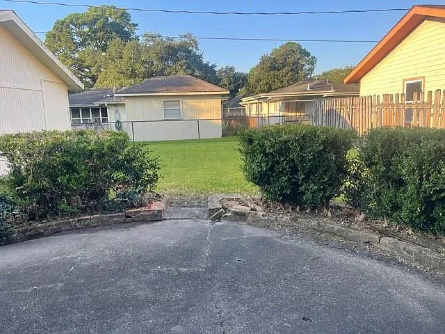 5801 Albany Ct — Photo 18