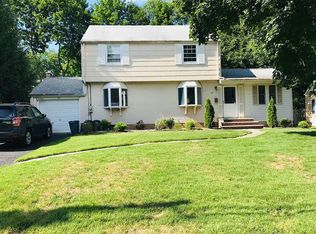 22 Louise Ln, Tenafly, NJ 07670