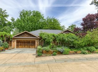 998 Plaza Ave, Ashland, OR