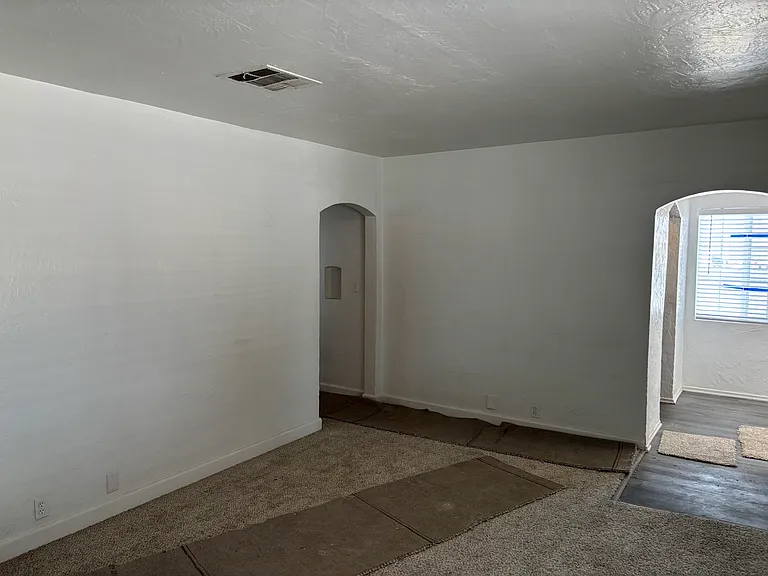 334 N Wilson St — Photo 8