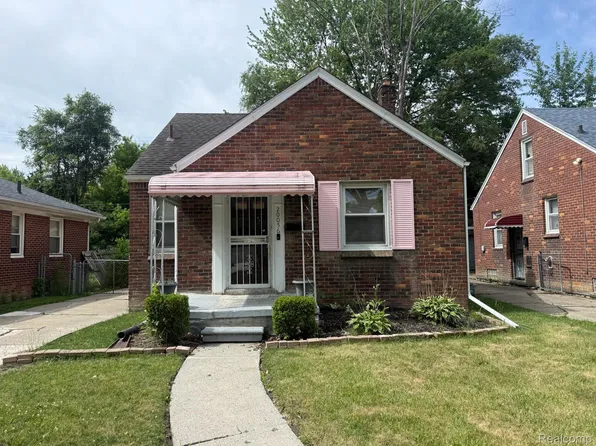 20056 Roscommon St, Harper Woods, MI 48225
