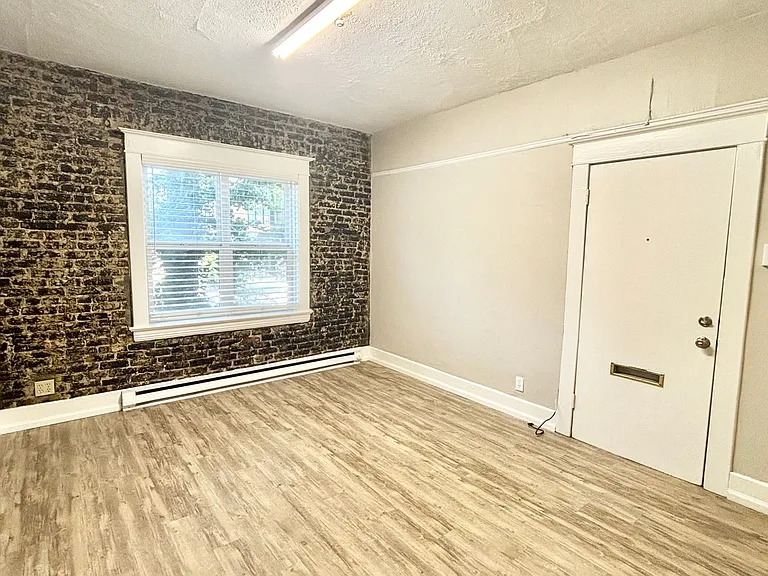 R0180 - Pettygrove Apartments — Photo 2