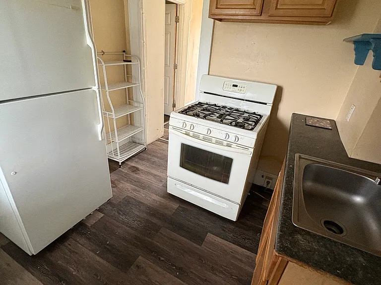 416 Columbia St #A — Photo 3
