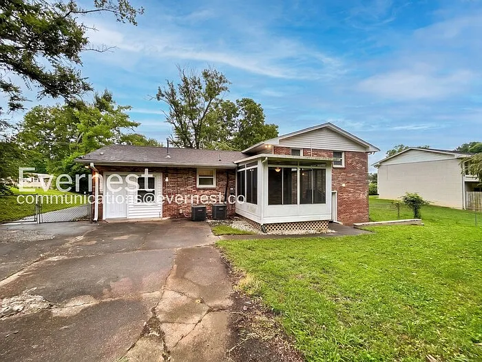 130 Roberta Dr — Photo 28