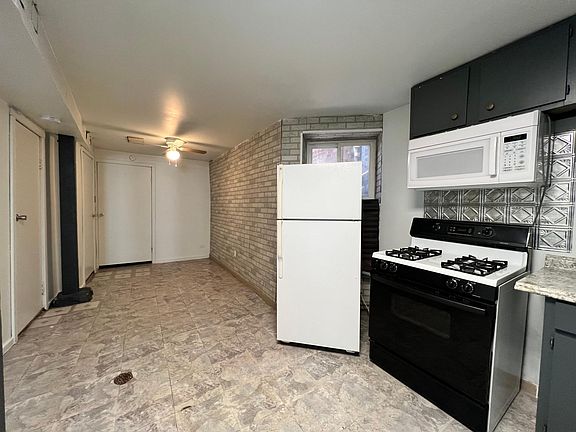 3rd image of 3140 W Diversey Ave #G