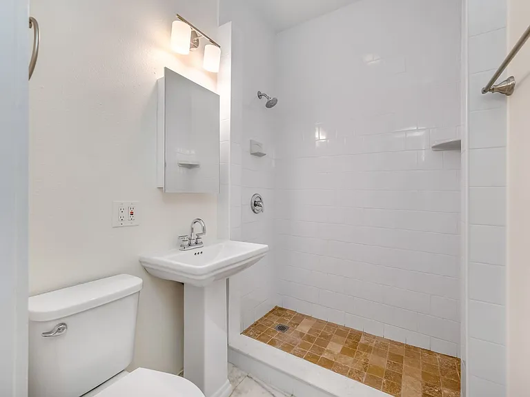 2115 W Hills Ave — Photo 46
